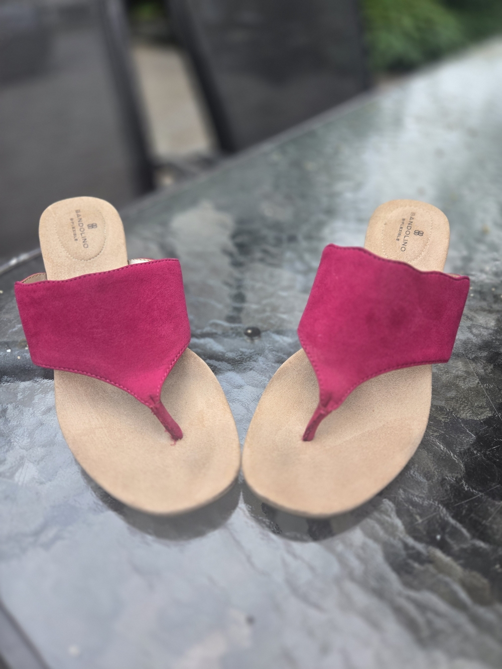 Bandolino Women's Fuchsia Suede Thong Sandals